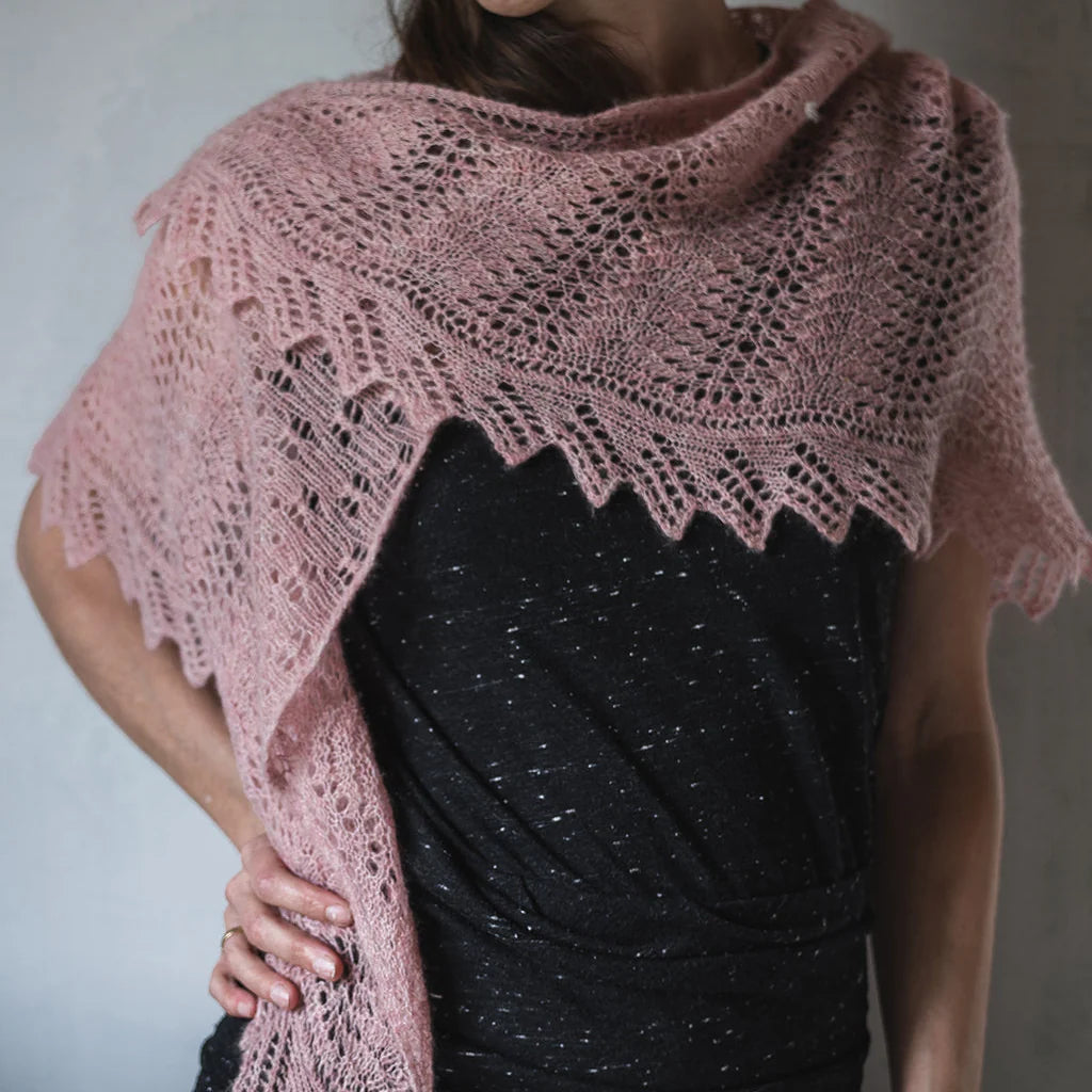 Strikkekit: Eventyrsjal fra GARNA – Ren Cashmere & Silke