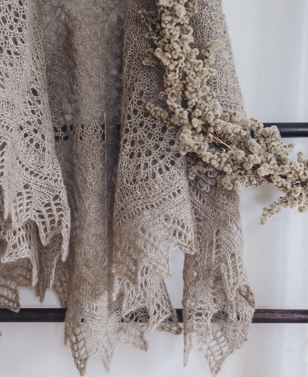 Strikkekit: Eventyrsjal fra GARNA – Ren Cashmere & Silke