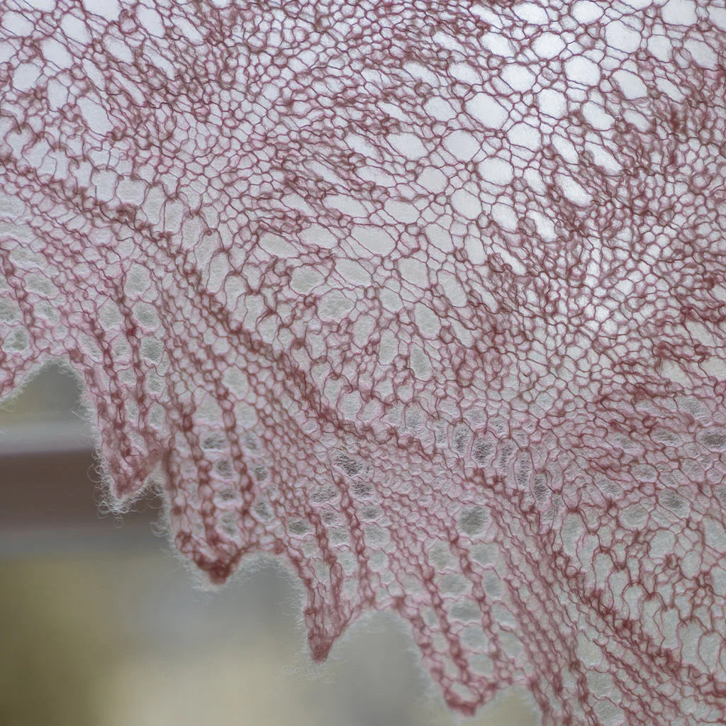 Strikkekit: Eventyrsjal fra GARNA – Ren Cashmere & Silke