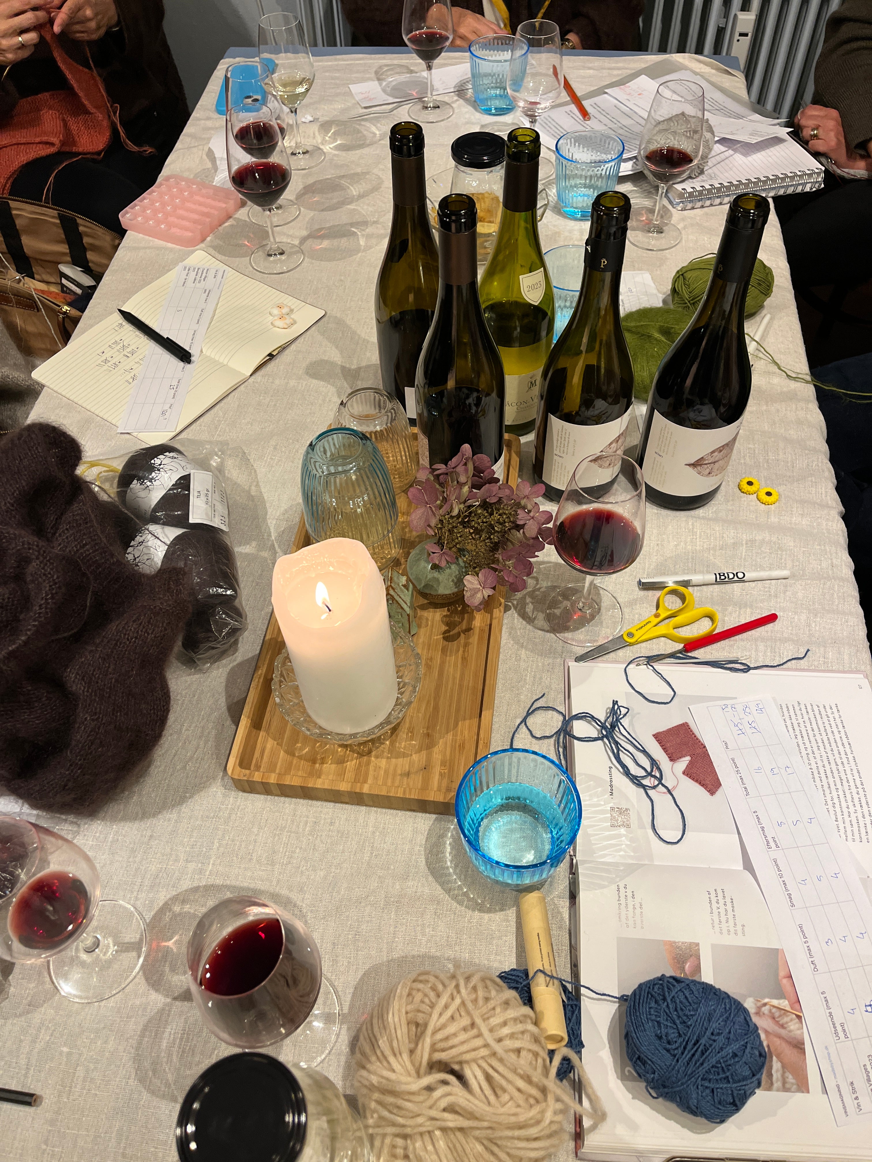 Smagning af rosé, hvidvin og sommerrødvin til strikkehygge og vinsmagning i Skanderborg