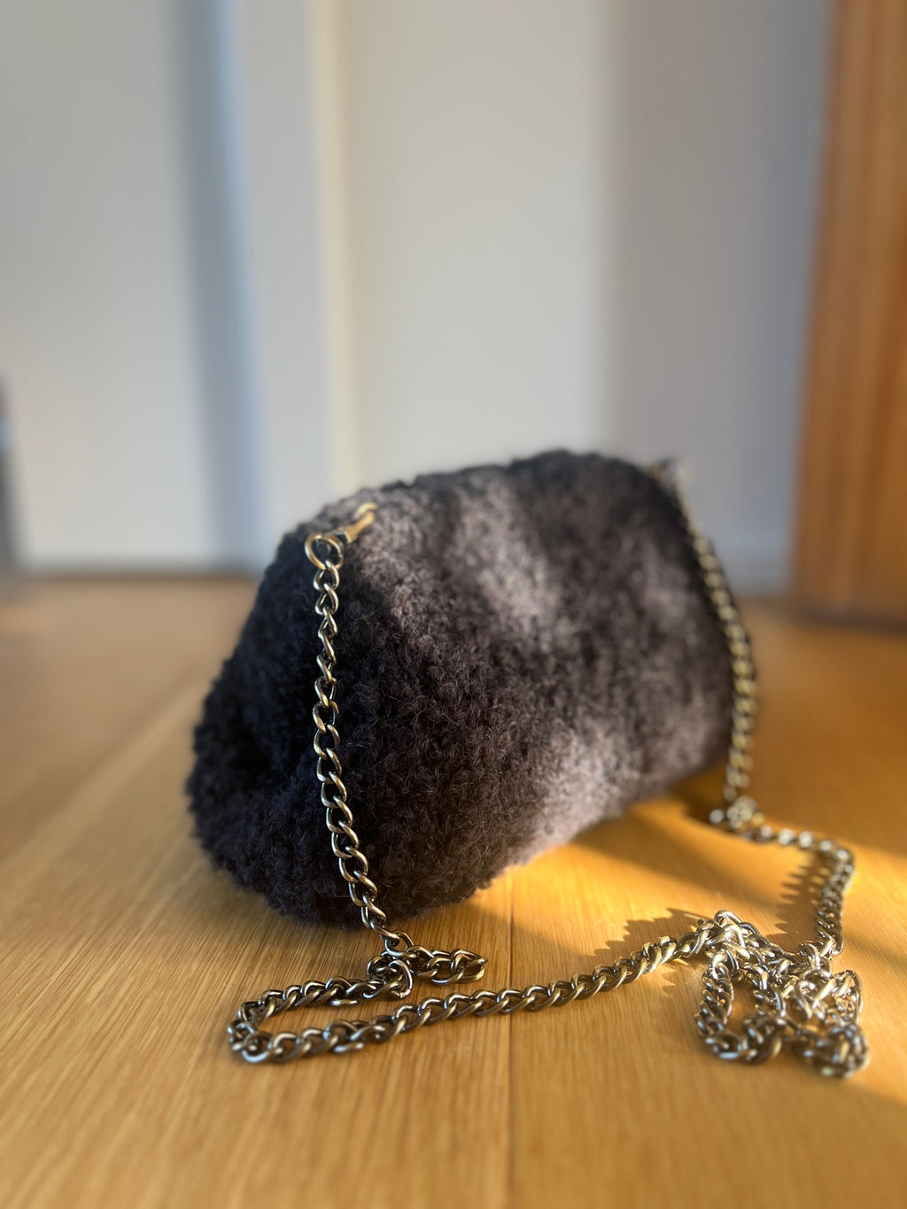 Komplet strikkekit - Teddy Clutch (PetiteKnit)