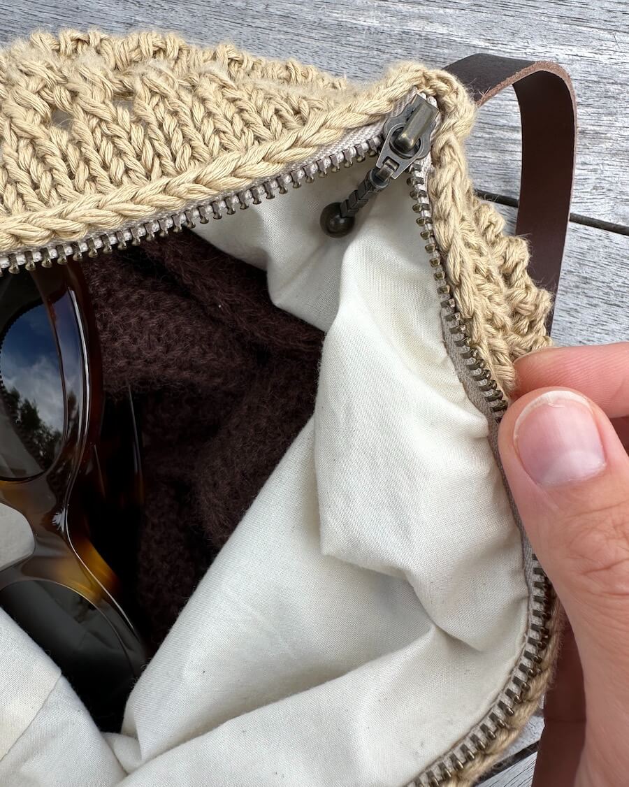 Komplet Strikkekit: Florence Bag (Lille) fra PetiteKnit
